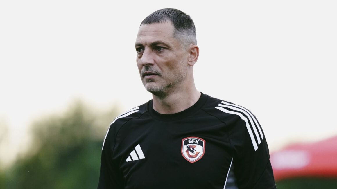 mirel-radoi-jupan-gaziantep-fotbalisti-transferati-sedinta-antrenor-roman.jpg Mirel Rădoi e deja „jupân” la Gaziantep. Doi fotbaliști abia transferați, băgați în ședință de antrenorul român