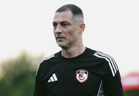 mirel-radoi-jupan-gaziantep-fotbalisti-transferati-sedinta-antrenor-roman.jpg Mirel Rădoi e deja „jupân” la Gaziantep. Doi fotbaliști abia transferați, băgați în ședință de antrenorul român