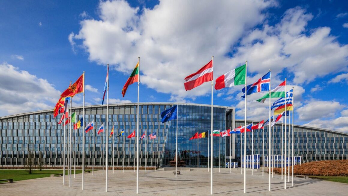 nato-1200x675.jpg Un stagiar NATO a fost arestat în Belgia