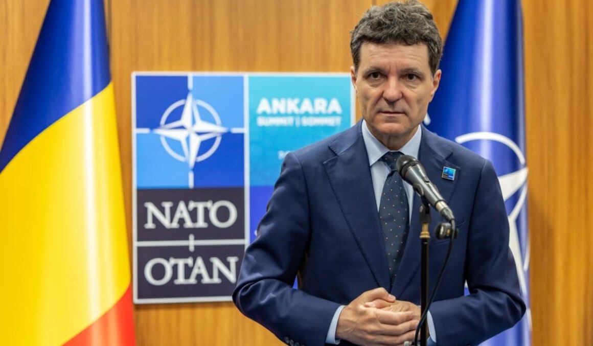 nicusor-dan-presedintele-romaniei-nato.jpg Răspunsul lui Nicușor Dan când a fost întrebat ce părere au liderii europeni că și-a adus miniștrii interimari la Summitul NATO: „Suntem în trend”