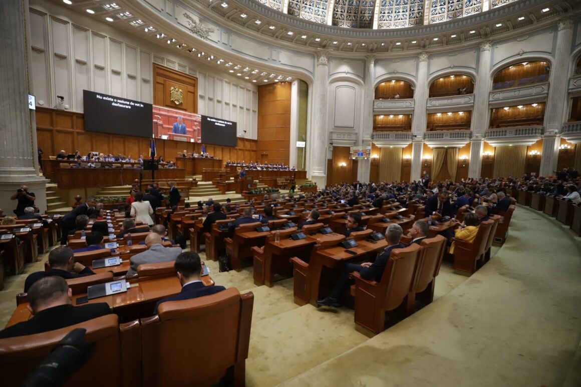 plenul-parlamentului-la-investirea-guvernului-vestea-foto-dumitru-angelescu.jpg parlamentarii. Lefuri mărite în următorii ani cu sume cuprinse în 5.000 și 7.000 de lei