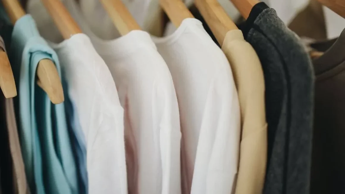 poze-pe-umeras-moda-anti-ai-1200x675.webp.webp Tehnologia anti-AI ajunge în industria modei