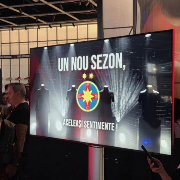 prezentare-noul-tricou-fcsb-sezonul-2026-2027-birligea-tanase-multime-sute-fani-scaled.jpeg Cum arată noul tricou FCSB pentru sezonul 2026-2027! Show la prezentare cu Bîrligea şi Tănase