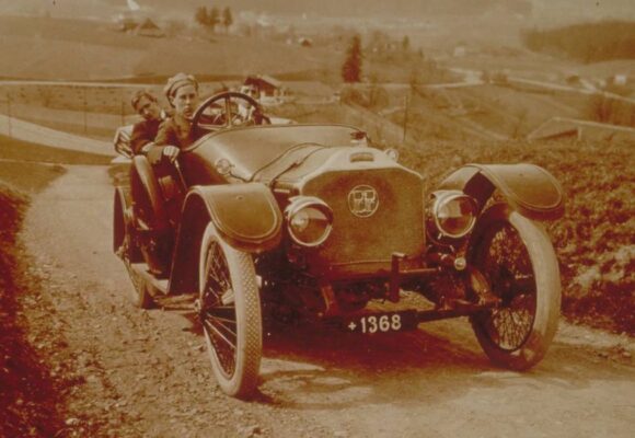 De ce mașinile au fost trase de cai, cu motorul oprit, timp de 25 de ani într-o regiune din Elveția. Legea bizară care i-a încurcat pe șoferi