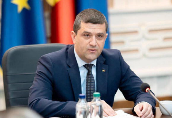 Radu Miruţă dezminte că ar fi plătit 2.500-2.700 de euro pe noapte, în vacanță. Cât a costat, de fapt, sejurul cu familia