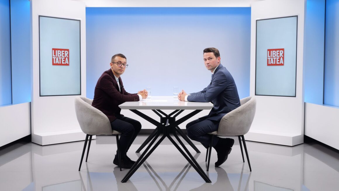 robert-sighiartau-si-reporterul-radu-eremia-la-interviurile-libertatea-scaled.jpg E greu de realizat un guvern tehnocrat