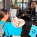 a confundat două surori gemene în România