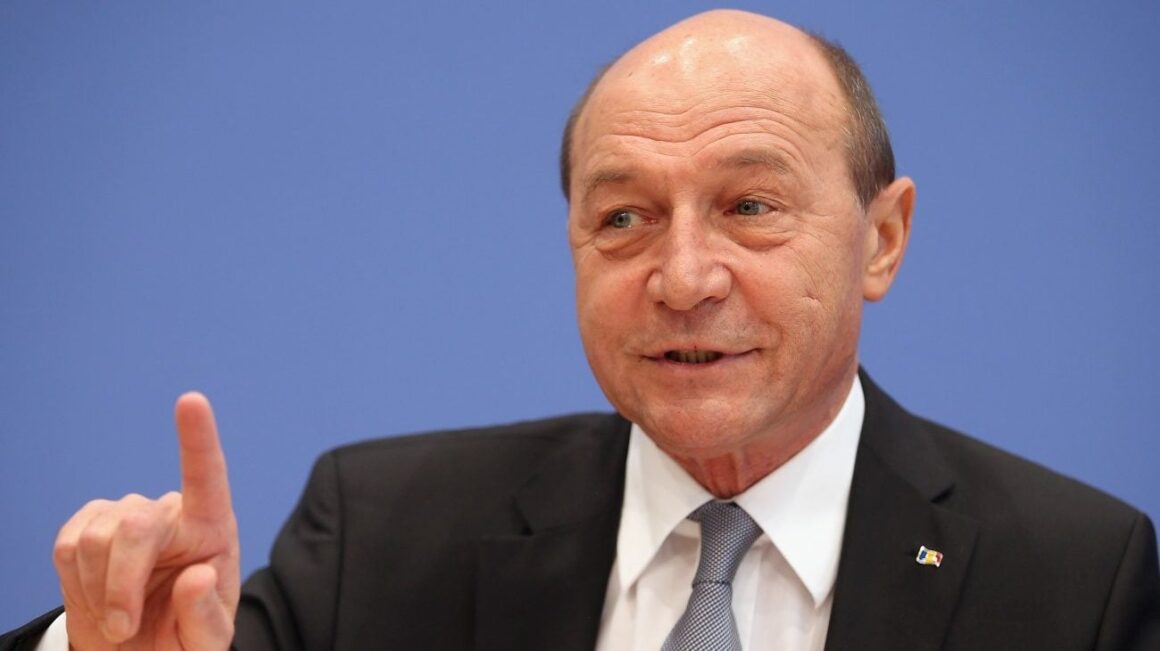 traian-basescu-06-e1783313347550.jpg Băsescu spune că Nicușor Dan are cea mai mare vină pentru că România nu are premier după ce Bolojan a fost demis
