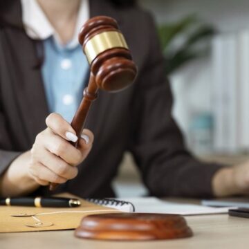 tribunalul-bucuresti-a-reactionat-dupa-ce-pnl-a-lasat-de-inteles-ca-alina-gorghiu-are-pile-in-instante-presiuni-asupra-judecatorilor-e1782979929934.jpg Judecătorii și procurorii, arși la buzunar pe noua lege a salarizării. Diminuare de până la 15.000 de lei