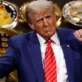 Trump a câștigat peste 1 miliard de dolari din afacerile crypto de când a revenit la Casa Albă. Ce dezvăluie declarația de avere a Președintelui SUA