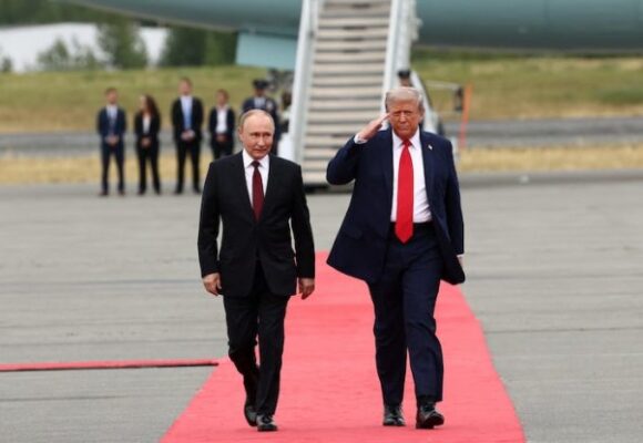 trump-putin-740x415.jpg Donald Trump a discutat separat cu Vladimir Putin și Volodimir Zelenski despre războiul din Ucraina. Kremlinul spune că liderul american s-a oferit să contribuie la găsirea unei soluții