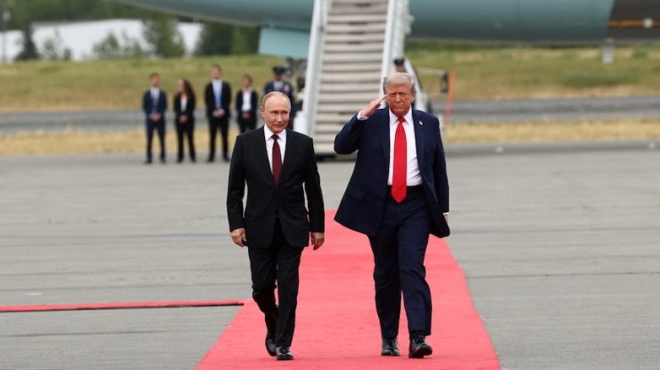 trump-putin-740x415.jpg Donald Trump a discutat separat cu Vladimir Putin și Volodimir Zelenski despre războiul din Ucraina. Kremlinul spune că liderul american s-a oferit să contribuie la găsirea unei soluții