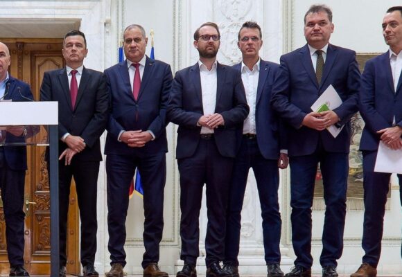 udmr-avertizeaza-pnl-psd-si-il-acuza-pe-nicusor-dan-ca-este-pasiv-la-doua-luni-dupa-ce-guvernul-bolojan-a-fost-demis-cine-castiga-e1783331460234.jpg „AUR câștigă”. UDMR avertizează PNL, PSD și pe Nicușor Dan, la două luni după ce Guvernul Bolojan a fost demis