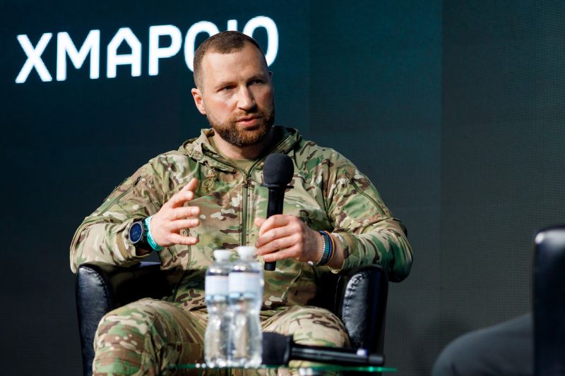 ukr.jpg Zelenski l-a desemnat pe Yevhenii Khmara, șeful SBU, în funcția de ministru interimar al Apărării, în ciuda protestelor masive din Ucraina