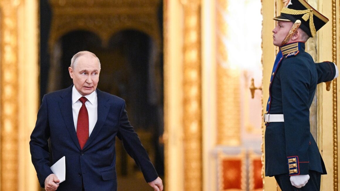 Vladimir Putin a cerut ca următorul buget al Rusiei să prevadă cheltuieli pentru încă trei ani de război