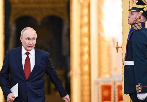 Vladimir Putin a cerut ca următorul buget al Rusiei să prevadă cheltuieli pentru încă trei ani de război