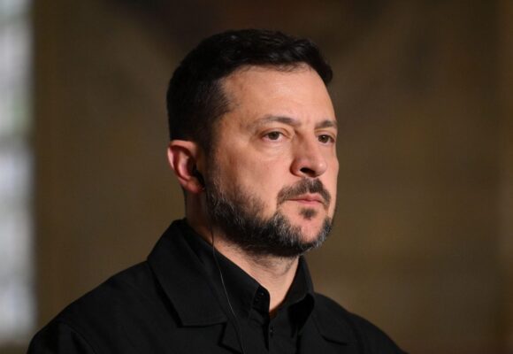 volodimir-zelenski-la-summitul-coalitiei-de-vointa-foto-profimedia-e1783973713523.jpg Volodimir Zelenski anunță „un acord important” și „istoric” cu Donald Trump: „Echipele noastre lucrează acum”