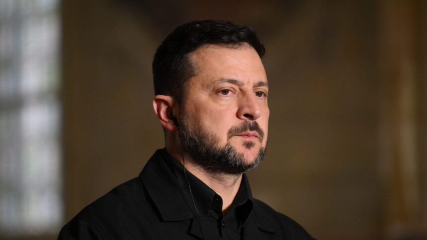 volodimir-zelenski-la-summitul-coalitiei-de-vointa-foto-profimedia-e1783973713523.jpg Volodimir Zelenski anunță „un acord important” și „istoric” cu Donald Trump: „Echipele noastre lucrează acum”