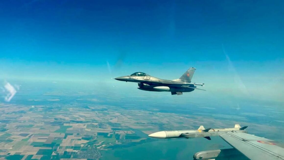 MApN a detectat o nouă țintă aeriană în apropierea graniței cu Ucraina. Două aeronave F-16 au fost ridicate de la sol – Aleph News