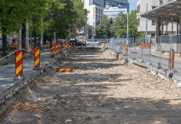 785147183_1104968352470033_6968669775447216296_n-1.png Posibile vestigii, descoperite pe un șantier de tramvai din Capitală. Lucrările au fost oprite. La Roma, Atena și Salonic, descoperiri similare ajung parte din transportul public