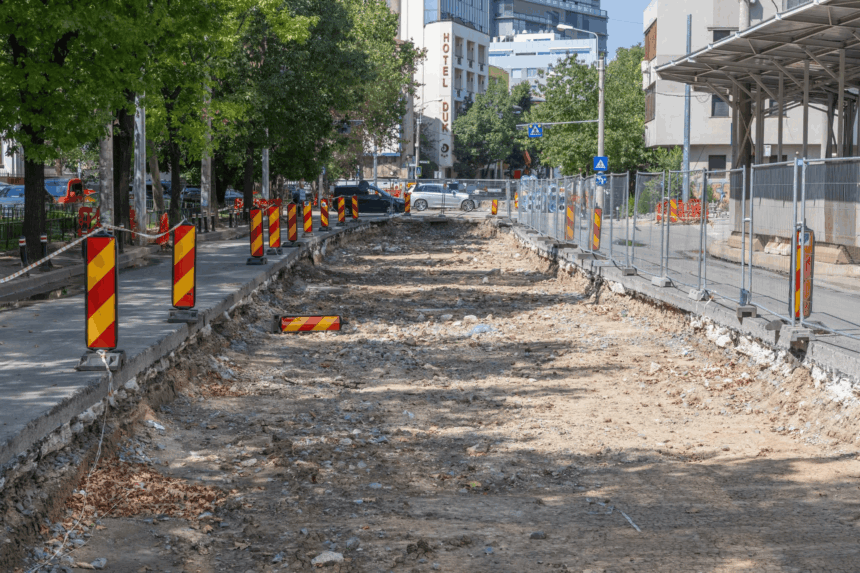 785147183_1104968352470033_6968669775447216296_n-1.png Posibile vestigii, descoperite pe un șantier de tramvai din Capitală. Lucrările au fost oprite. La Roma, Atena și Salonic, descoperiri similare ajung parte din transportul public