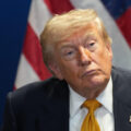 Donald Trump afirmă că a suspendat atacurile planificate împotriva Iranului, cu condiția unui acord care să prevadă redeschiderea imediată a Strâmtorii Ormuz