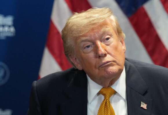 AP26189473452229.jpg Donald Trump afirmă că a suspendat atacurile planificate împotriva Iranului, cu condiția unui acord care să prevadă redeschiderea imediată a Strâmtorii Ormuz