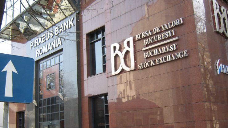 BVB-740x415.jpg Bursa de Valori București este cea mai performantă bursă din lume, cu un avans de 49% de la începutul anului și de 82% în ultimele 12 luni. Creșterea este susținută de bănci, energie și investitori noi