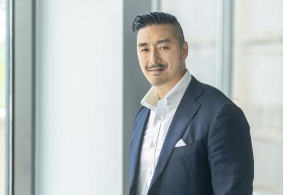Low-Res_Dean_Ho.jpeg „Benjamin Button” din Singapore are 47 de ani, dar organismul său funcționează ca la 32. Dean Ho își construiește acum un „geamăn digital”