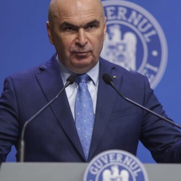 bolo-1200x675.jpg L-ai ascultat pe Bolojan și ai stins lumina? Iată ce activități poți face pe întuneric