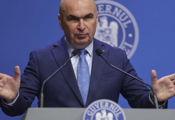 bolo-1200x675.jpg L-ai ascultat pe Bolojan și ai stins lumina? Iată ce activități poți face pe întuneric