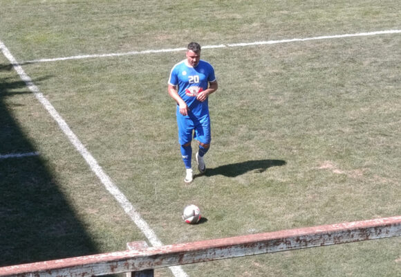 constantin-budescu-kids-tampa-brasov-4.jpeg Constantin Budescu a semnat contractul și va juca în Liga 3