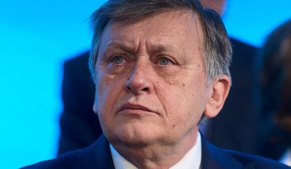 Crin Antonescu îl atacă dur pe Bolojan spune cine ar trebui să fie următorul premier