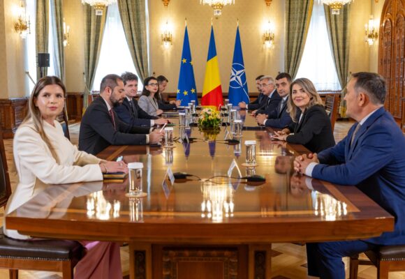 delegatia-aur-la-consultarile-de-la-palatul-cotroceni-foto-presidency-scaled.jpg Drept la replică. AUR explică lipsa declarațiilor de avere ale liderilor săi de pe site-urile Parlamentului