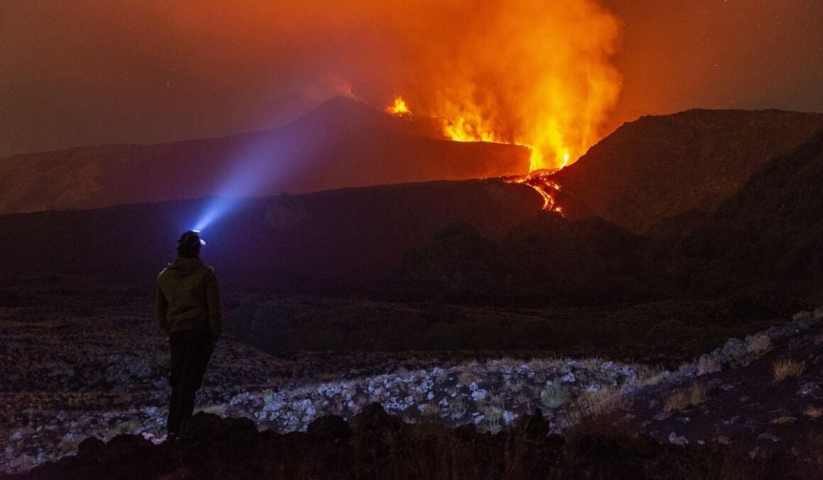 eruptie-etna-11-august-2026-italia-zboruri-suspendate-aeroport-catania-2.jpg haos pe aeroportul din Catania, care a fost închis