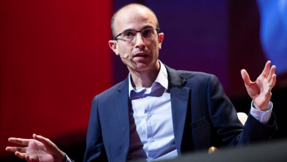 harari.jpg Oamenii nu mai au încredere în oameni, ci în Inteligența Artificială