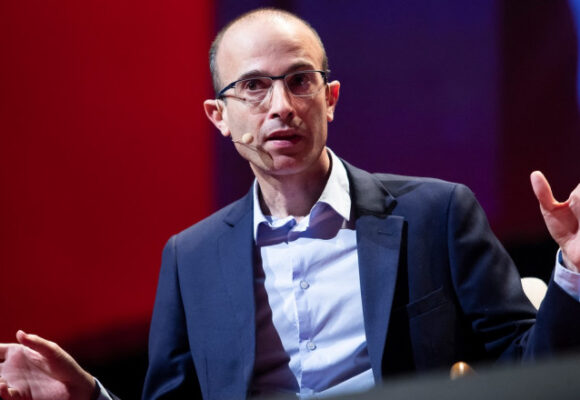 harari.jpg Oamenii nu mai au încredere în oameni, ci în Inteligența Artificială