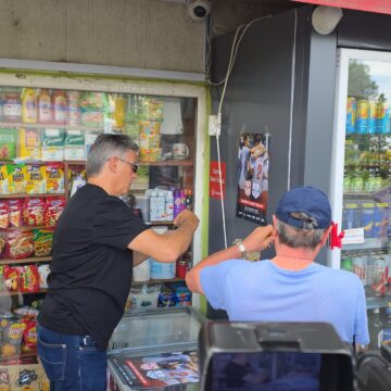 Imagini senzaționale cu Lupescu și Mateuț. Au lipit afișe în Colentina pentru a promova meciul lui Ionuț Chirilă