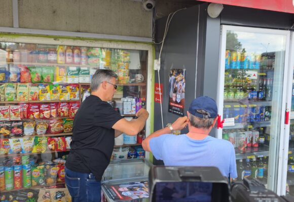 Imagini senzaționale cu Lupescu și Mateuț. Au lipit afișe în Colentina pentru a promova meciul lui Ionuț Chirilă