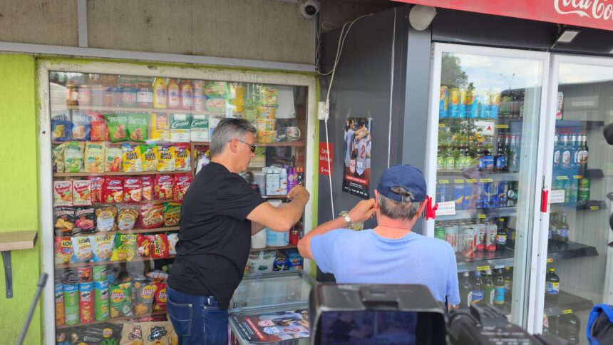 Imagini senzaționale cu Lupescu și Mateuț. Au lipit afișe în Colentina pentru a promova meciul lui Ionuț Chirilă