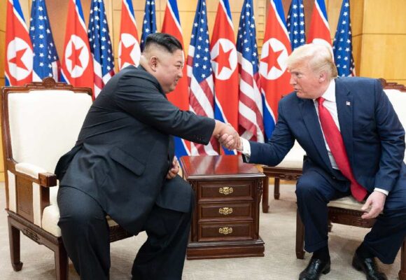 intalnire-intre-kim-jong-un-si-donald-trump-in-iunie-2019.jpg Ce se ascunde în spatele declarațiilor lui Trump despre Kim Jong Un și a amenințării de a reduce exercițiile cu Seulul