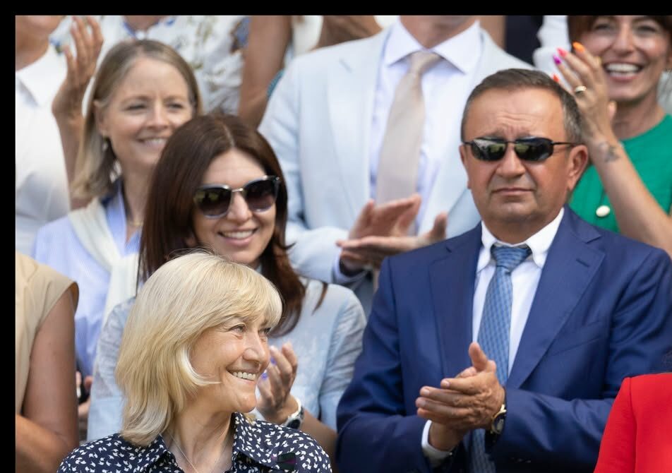 iubit-simona-halep-dorin-mateiu-relatie-wimbledon-ceas-scump-apartament-e1786450372962.jpg Iubitul Simonei Halep, tun imobiliar în orașul de suflet al lui Ion Țiriac. Dorin Mateiu construiește un ansamblu rezidențial pe platforma Roman, cu un parc de un hectar
