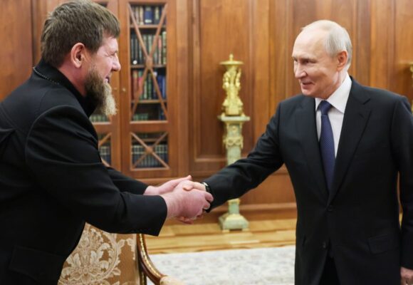 kadirov-putin.jpg „Oamenii nu sunt vinovați că vor să-și hrănească familiile”