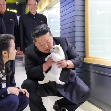 Kim Jong-Un le recomandă nord-coreeniilor afectați de foamete și caniculă să consume „supă de câine”