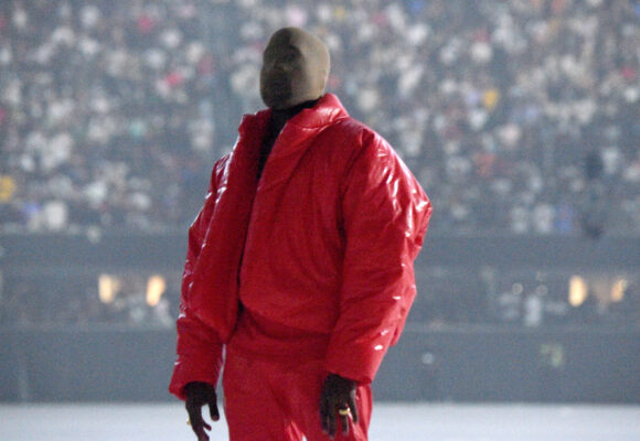 kwest.jpg Concertele lui Kanye West din Rusia ar putea fi anulate. Gazprom Arena din Sankt Petersburg anunță că a primit „reclamații” privind prezența artistului