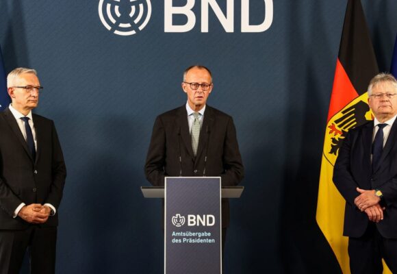 merz-spy-1200x675.jpg Merz vrea să le dea spionilor germani puteri fără precedent pentru a contracara amenințările Rusiei. Reforma prevede inclusiv atacuri cibernetice, sabotaj și utilizarea A.I.