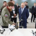 Vladimir Tkachuk, apropiat al lui Putin și șeful companiei care produce drone kamikaze pentru armată rusă, este în stare critică după ce mașina sa a explodat