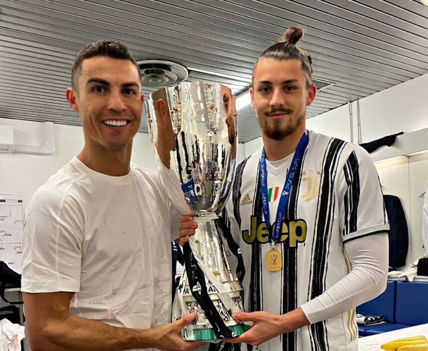 radu-dragusin-dezvaluie-ce-l-a-invatat-cristiano-ronaldo-e-cel-mai-puternic-detaliu-pe-care-l-am-preluat.jpg Radu Drăgușin dezvăluie ce l-a învățat Cristiano Ronaldo! „E cel mai puternic detaliu pe care l-am preluat”