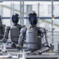 Ce pot face roboții în 2026? De la treburi casnice, până la transportarea muniției pe frontul din Ucraina, roboții devin tot mai indispensabili în viața de zi cu zi
