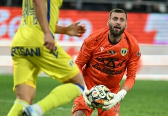 Scene şocante la Petrolul – Rapid 0-2. Zima a sărit la bătaie cu un rival